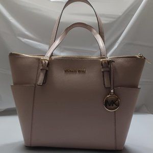 MICHAEL KORS arm bag.